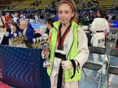 "Хотіла відволікти дітей від війни": як чемпіонка з Харкова в евакуації вчить малечу стояти за себе