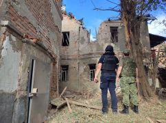"Людина лишилася без житла": Кадри зруйнованого росіянами житлового дому в Харкові