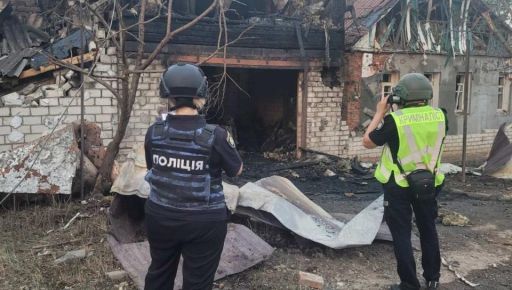 Жилые дома, учебное заведение и сельхозтехника: армия оккупантов разрушает гражданское имущество на Харьковщине