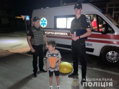Лежала на улице пьяная: В Харькове копы оштрафовали нерадивую мать