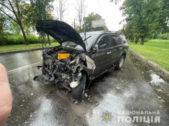 Занесло на мокрой дороге: В Харькове внедорожник столкнулся с автобусом и седаном