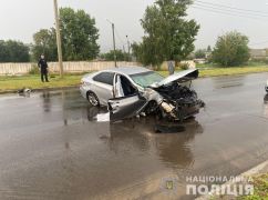 В Харькове Toyota Camry разбилась о рекламный щит: Погиб человек