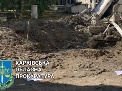 Величезна вирва та зруйнована адмінбудівля: Правоохоронці показали, що наробили російські ракети в Дергачівській громаді