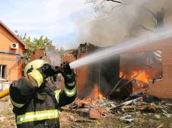 Десять пожаров за 3 часа: Вторые сутки в одной из общин Харьковщины горит частный сектор