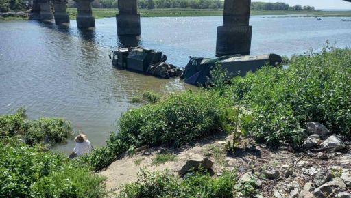 Очередной неудачный штурм: Российская военная техника утонула в Осколе на Харьковщине