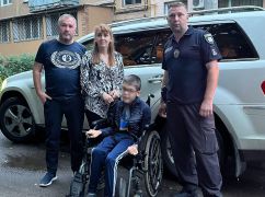 Полиция и волонтеры Харькова помогли вывезти больного мальчика на лечение за границу
