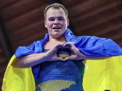 Борец из Харькова возвращается из Болгарии с чемпионским трофеем