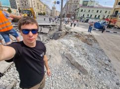 "Швидкість ліквідації наслідків ракетних ударів вражає": Комаров побував на місці обстрілу у Харкові