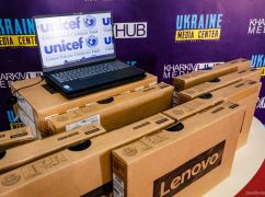 Помощь разрушенным школам: Харьковские педагоги получили ноутбуки для дистанционной работы
