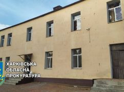 Выбитые стекла и огромная воронка: Прокуратура показала последствия ночного обстрела школы в Харькове