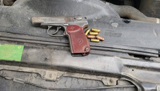 На Харківщині правоохоронці знайшли у двох чоловіків арсенал зброї: Кадри з місця
