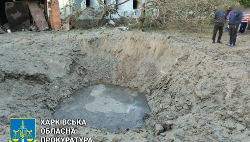 Кількаметрова вирва та побите житло: Прокуратура показала місце ракетного удару по Харкову