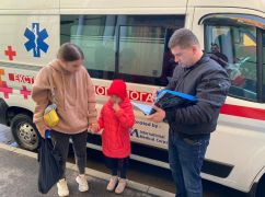 Блукала одна на вулиці: Харківські волонтери врятували дівчинку із деокупованого Куп'янська
