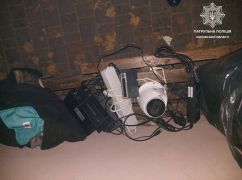 Крадій вуличних камер спостереження попався під час комендантської години у Харкові