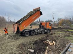 В Боровой на Харьковщине началось строительство переправы через реку
