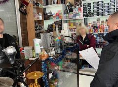 Торговали с размахом: В Харькове полиция разоблачила продавцов фальсифицированного табака