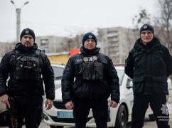 В Харькове патрульные помогли человеку, у которого посреди улицы случился приступ