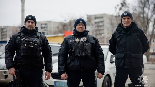 В Харькове патрульные помогли человеку, у которого посреди улицы случился приступ