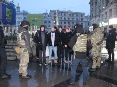 Російський флешмоб у Харкові: Поліція вилучила ножі, кастети та газові балончики
