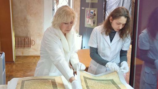 В Харьковской области реставрируют 300-летнее издание Евангелия, которое спасли во время оккупации Изюма