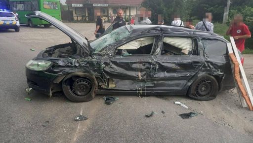 Під Харковом врізалися пасажирський автобус і легковик: Постраждала людина