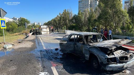 ДСНС показала перші кадри з місця масштабної аварії в Харкові