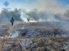 Оккупанты массированно обстреляли Харьковщину: Горели окрестности трех населенных пунктов