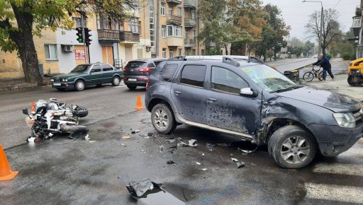 Полиция Харькова рассказала, как произошло ДТП между мотоциклом и Renault Duster