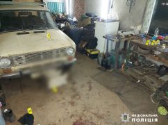 На Харьковщине попойка в гараже закончилась приездом "скорой" и полиции