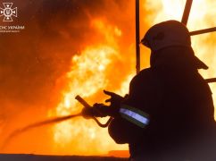 На Харьковщине вспыхнул дом: С пожара госпитализировали мужчину