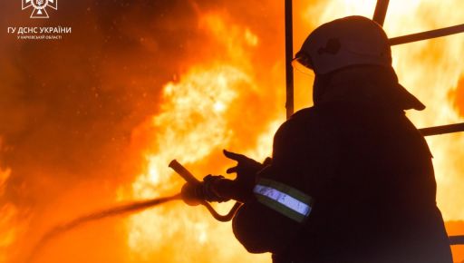 На Харьковщине вспыхнул дом: С пожара госпитализировали мужчину