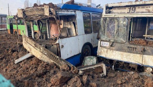 Ракетний удар по Харкову: Журналісти показали наслідки обстрілу трамвайного депо