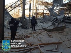 Оккупанты авиабомбами разбили агропредприятие в Харьковской области: Кадры с места