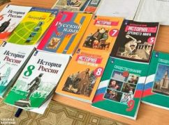 Коллаборантке, которая на Харьковщине учила детей по кремлевским учебникам, грозит до трех лет тюрьмы