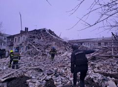 Ракетная атака на Великий Бурлук в Харьковской области: Под завалами нашли 4 жертву