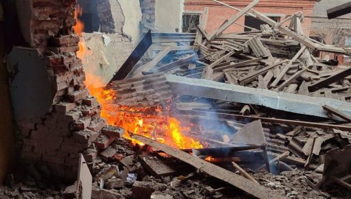 В Харькове после обстрела горят почта и грузовики