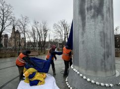 В Харькове ветер порвал самый большой флаг, коммунальщики заменили полотнище