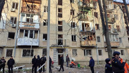 Зеленский опубликовал видео с места российского удара по Харькову