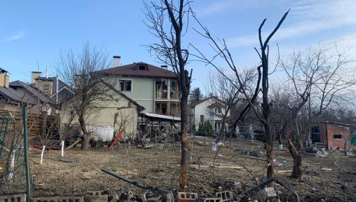 Окупанти скинули снаряд на підстанцію "швидкої" у Вовчанську: Загинула людина