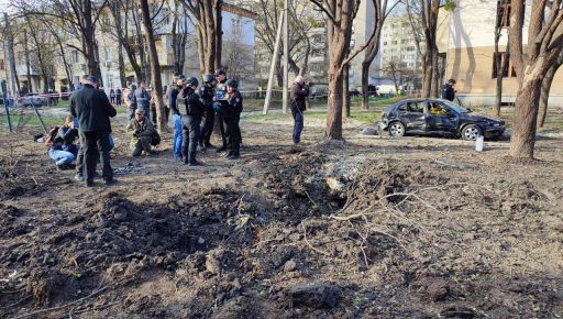 Россия нанесла авиаудар по Харькову: Фоторепортаж с места обстрела