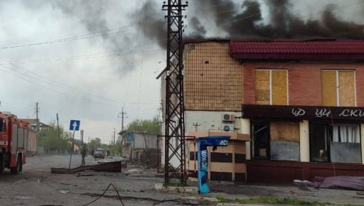 Окупанти скинули на Вовчанськ 7 авіабомб: Синєгубов заявив про потужні обстріли міста