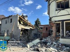 В Харькове в результате авиаудара повреждено медучреждение: Кадры разрушений