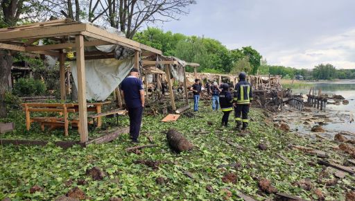 Ракетний удар по базі відпочинку біля Харкова: Тіло працівника закладу досі шукають