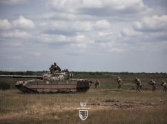 На Харківщині російські штурмовики провалили завдання: Дві БМП та танк згоріли на полі бою