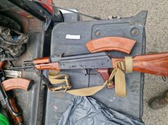 В Харькове задержали мужчину, который перевозил 18 гранатометов, 2 пулемета Калашникова и 7 автоматов