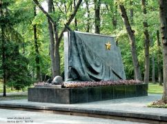 Мерія Терехова розпочала декомунізацію обстріляного росіянами Меморіалу Слави в Харкові