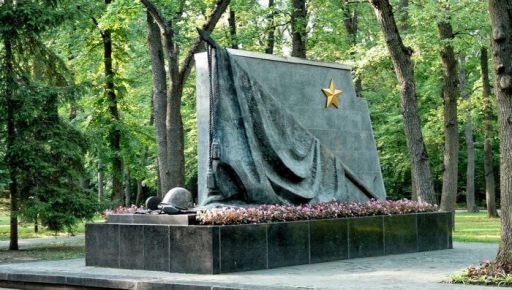 Мерія Терехова розпочала декомунізацію обстріляного росіянами Меморіалу Слави в Харкові