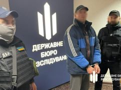 В Харьковской области через суд забрали имущество таможенника, который красил остановки в цвета флага рф
