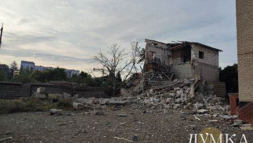 Разбитые многоэтажки и выжженная парковка: Куда попала армия россии в Чугуеве (ФОТОРЕПОРТАЖ)