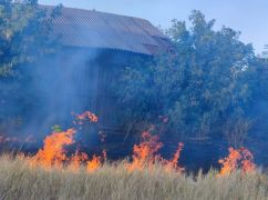 Оккупанты сбросили УАБ на жилье людей в Харьковской области: Кадры с места